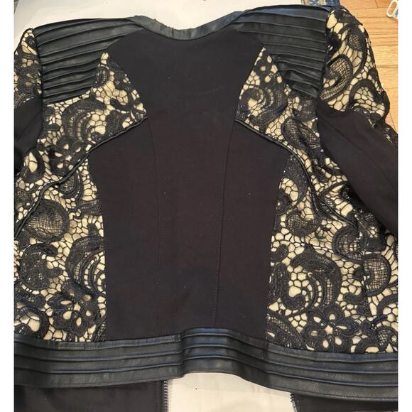 Preowned Ladies Bebe Black Cropped Mixed Media Jacket Size 2 - Picture 8 of 12